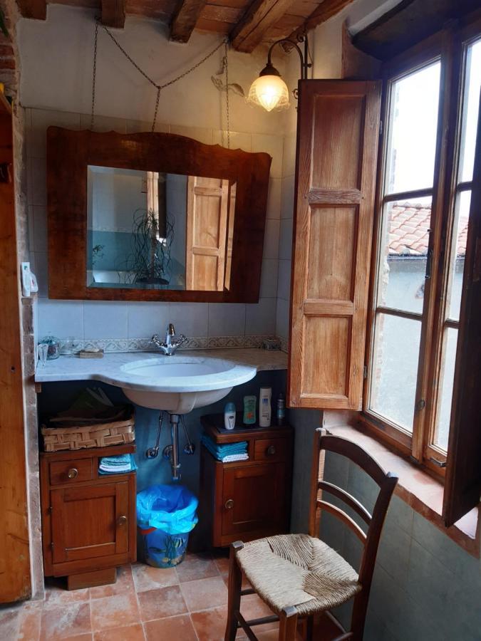 Attic With Balcony At Locanda Del Capo Capannori Exterior foto